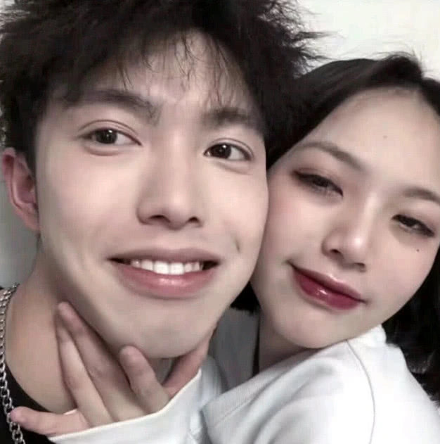 男生说亲一个你还在回么么哒情商高的女生都这样回