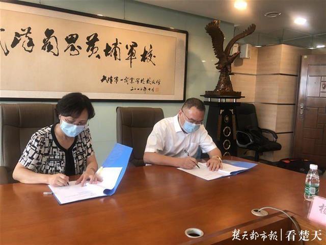 武汉市第一商业学校|“鮰鱼王牵手东坡饼”，武汉一商校与黄冈职院携手培养非遗传承人才