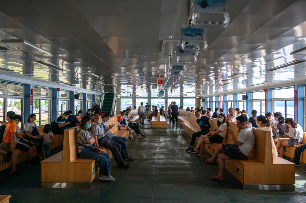 南京仅存的过江轮渡,承载了无数老南京人的回忆,票价只要1元_腾讯新闻