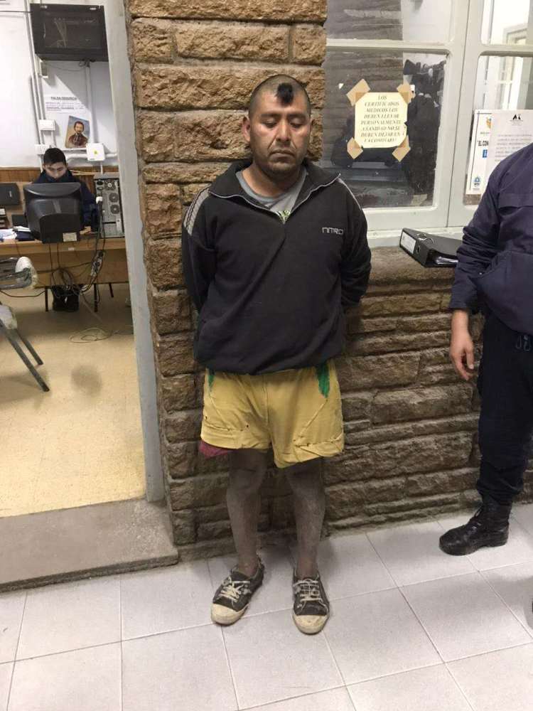 圣拉斐尔|15岁少女上厕所时遭遇邻居袭击，拼命反抗却被8刀刺死