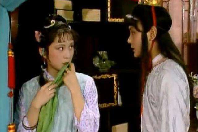 贾宝玉|晴雯失手跌落了扇子，宝玉为何那么生气要赶她出去？