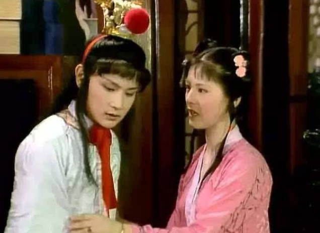 贾宝玉|晴雯失手跌落了扇子，宝玉为何那么生气要赶她出去？