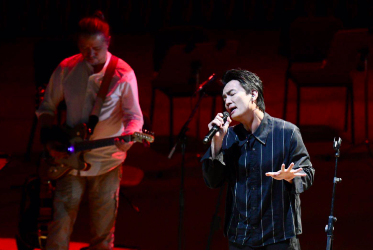 从手术台回到舞台李泉说上天为我打开了一扇窗