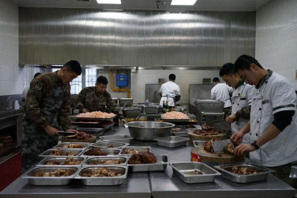 新兵下连,送上一套专属"营养餐"
