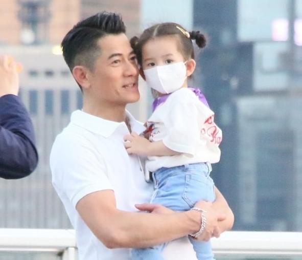 方媛|郭富城3岁大女儿已长发及腰，方媛曝母女温馨对话，原来大女儿是妹控