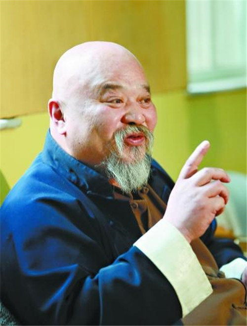 书法|演员李琦秀书法，当众写一霸气“龙”字，旁人拍手叫好，专家疑惑