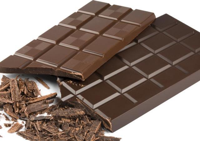 的就是巧克力了,不过巧克力的密度可是非常大的,每块巧克力板都比较实