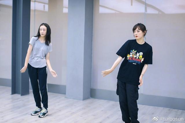 章泽天|吃瓜日报丨张柏芝遭前经纪人讨债；“谢广坤”直播捞金1小时赚千元