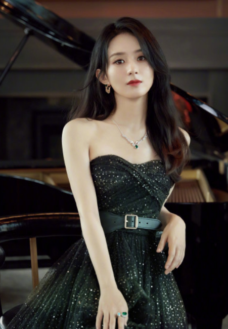 赵丽颖|Dior大展女星造型翻车：赵丽颖景甜撞衫，杨颖发型土掉渣