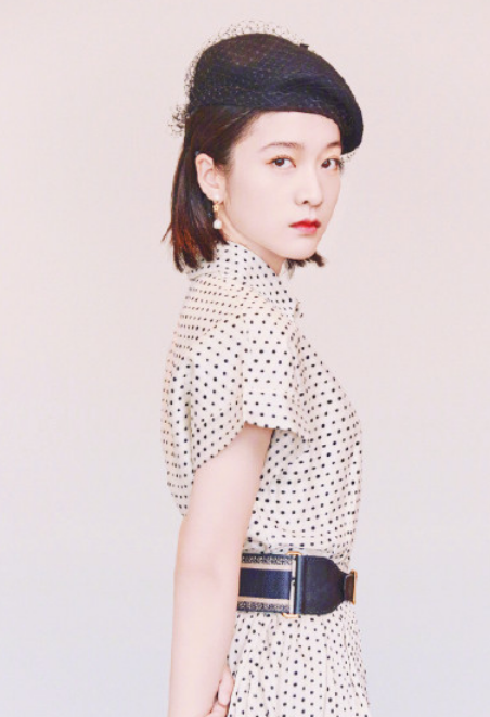 赵丽颖|Dior大展女星造型翻车：赵丽颖景甜撞衫，杨颖发型土掉渣