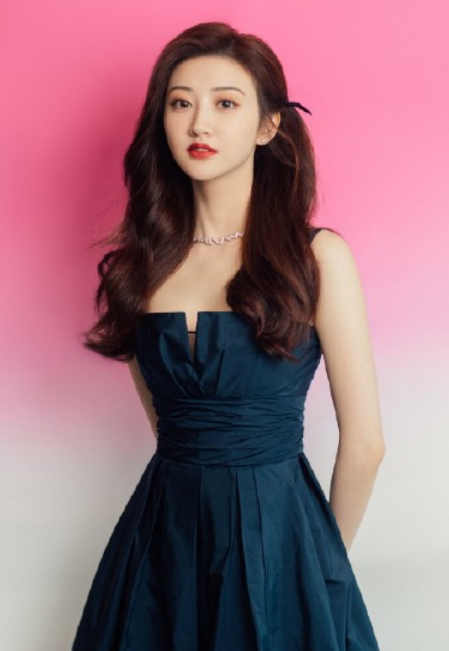 赵丽颖|Dior大展女星造型翻车：赵丽颖景甜撞衫，杨颖发型土掉渣