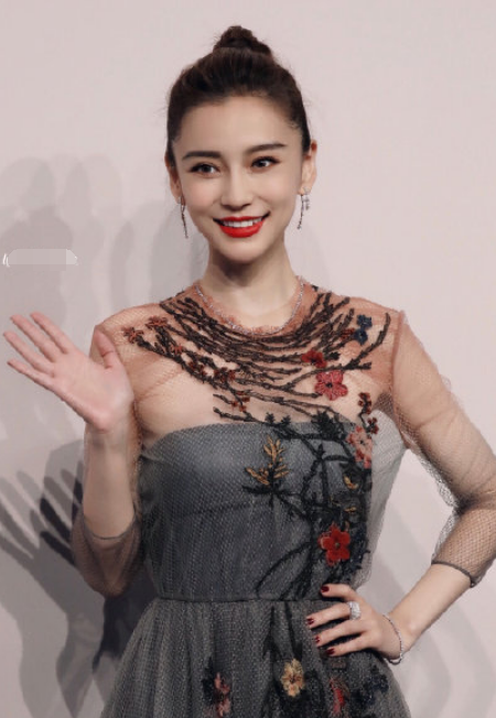 赵丽颖|Dior大展女星造型翻车：赵丽颖景甜撞衫，杨颖发型土掉渣