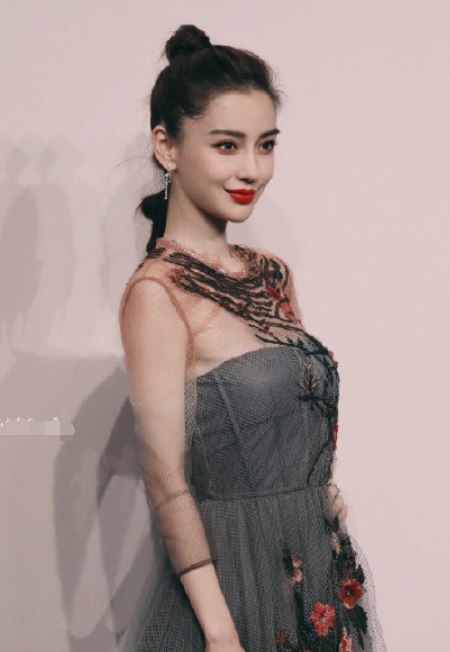 赵丽颖|Dior大展女星造型翻车：赵丽颖景甜撞衫，杨颖发型土掉渣