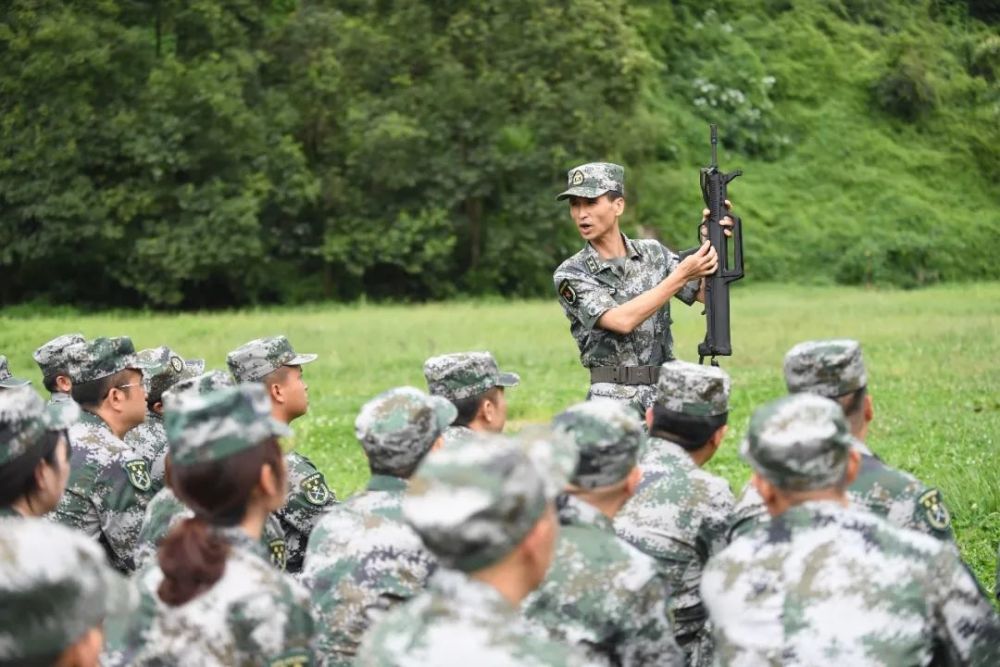 视觉南明开展民兵训练练就过硬本领