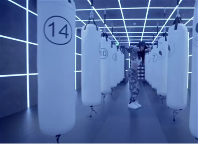 李小璐|李小璐晒嘻哈风格舞蹈，还放话怼网友：你继续讨厌，我也不会放弃