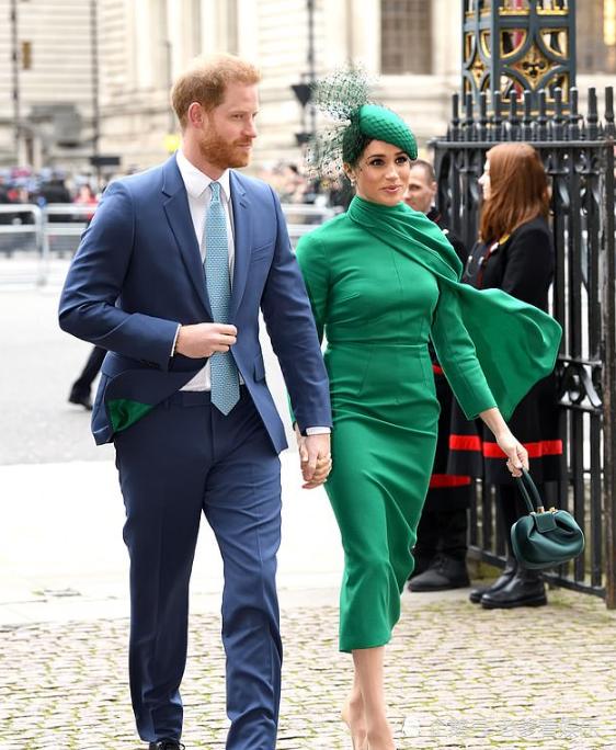 梅根.马克尔|梅根不断拜访明星邻居，女演员渴望融入其中，却遭到了众人的嫌弃