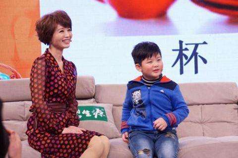 程愫|她用21年捧红丈夫，走红后将她们母子抛弃，44岁和儿子相依为命