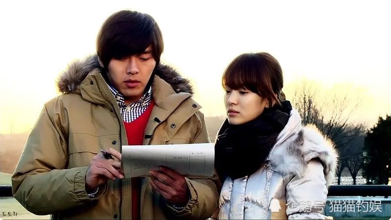 宋慧乔|离婚1年后，借前前任炒作的宋慧乔没戏拍，寄情事业的宋仲基很忙碌