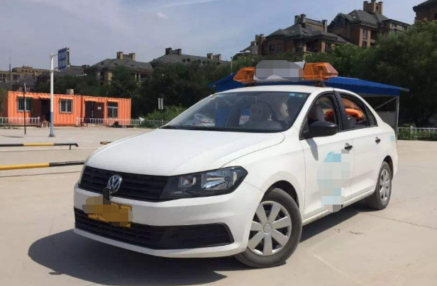 为啥教练车都是捷达,而不是卡罗拉?其中隐藏驾校小心思