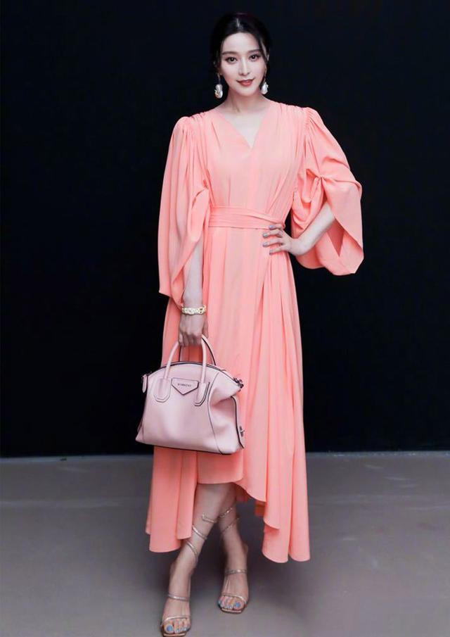 范冰冰|范爷状态回来了，39岁范冰冰公开露面走红毯，穿粉色长裙风格甜美