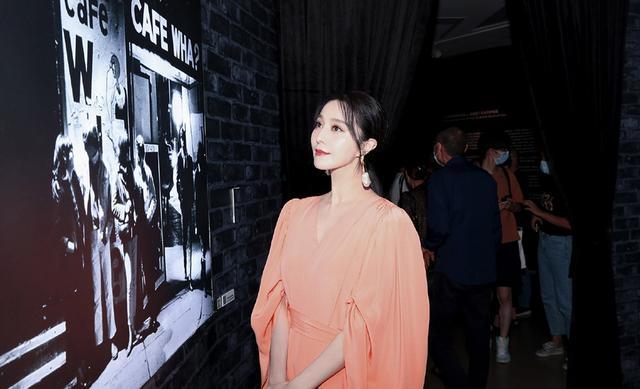 范冰冰|范爷状态回来了，39岁范冰冰公开露面走红毯，穿粉色长裙风格甜美