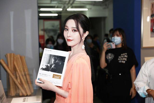 范冰冰|范爷状态回来了，39岁范冰冰公开露面走红毯，穿粉色长裙风格甜美