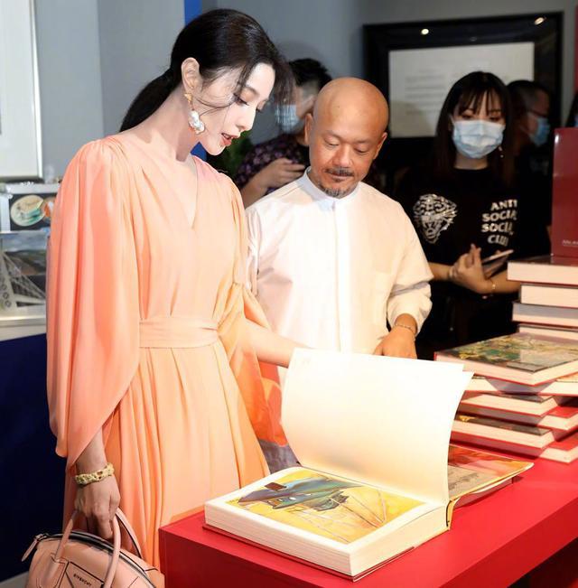 范冰冰|范爷状态回来了，39岁范冰冰公开露面走红毯，穿粉色长裙风格甜美