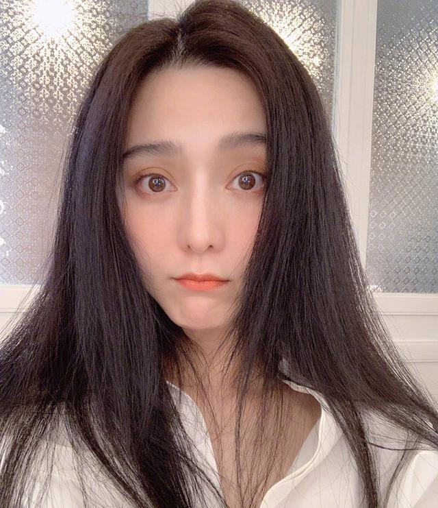 范冰冰|范爷状态回来了，39岁范冰冰公开露面走红毯，穿粉色长裙风格甜美