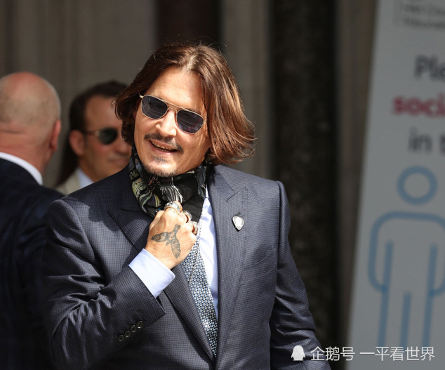 突发 德普案现大反转 突发证据致庭审暂停 法官当庭警告希尔德 腾讯新闻