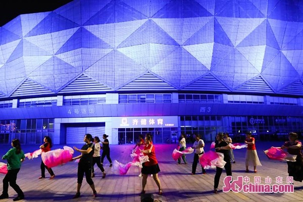济宁"鸟巢"激活体育夜经济 让城市充满青春范儿
