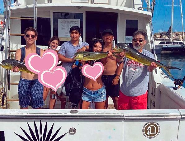 叶玉卿|叶玉卿富豪丈夫被曝破产，胡须皆白认不出，一家人海边度假心情佳