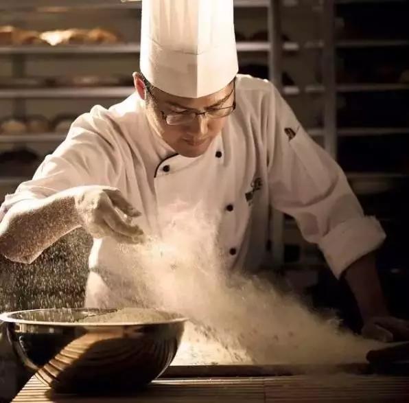 甜面包|情怀再次输给现实！年赚上亿的网红店鼻祖，这次真要死了？