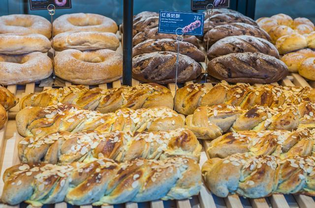 甜面包|情怀再次输给现实！年赚上亿的网红店鼻祖，这次真要死了？