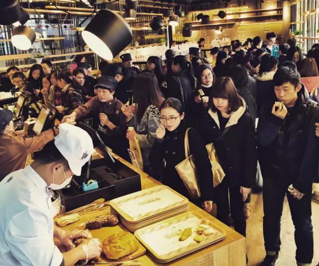 甜面包|情怀再次输给现实！年赚上亿的网红店鼻祖，这次真要死了？