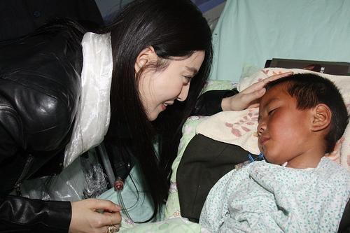 范冰冰|范冰冰闷声做善事，偷偷给澳门国际电影节募捐，捐款数额排名靠前