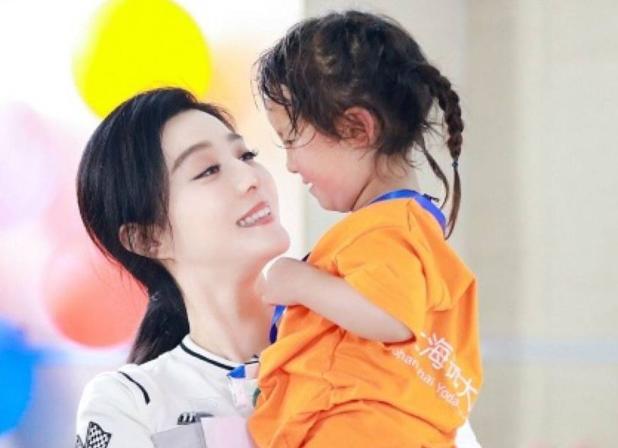 范冰冰|范冰冰闷声做善事，偷偷给澳门国际电影节募捐，捐款数额排名靠前