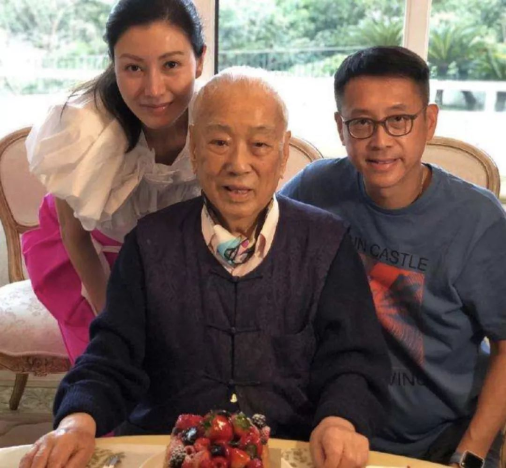 许晋亨|58岁许公子，200万零用钱潇洒养妻小，400亿财产不争不斗全归他