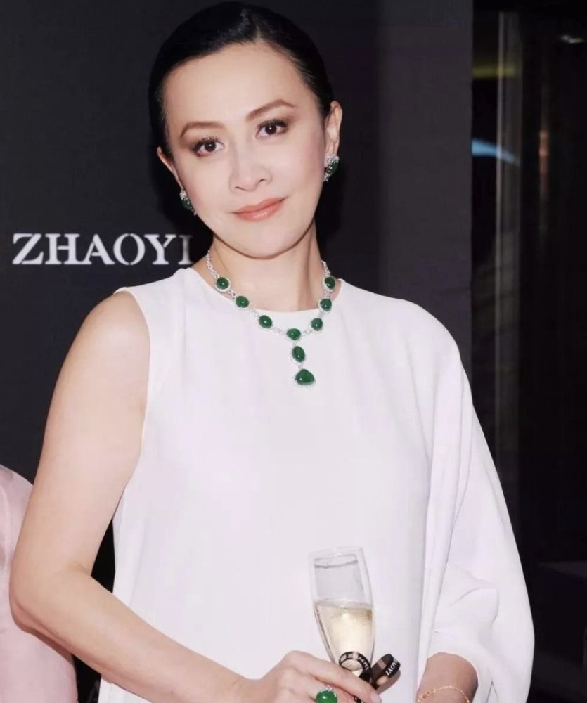 许晋亨|58岁许公子，200万零用钱潇洒养妻小，400亿财产不争不斗全归他