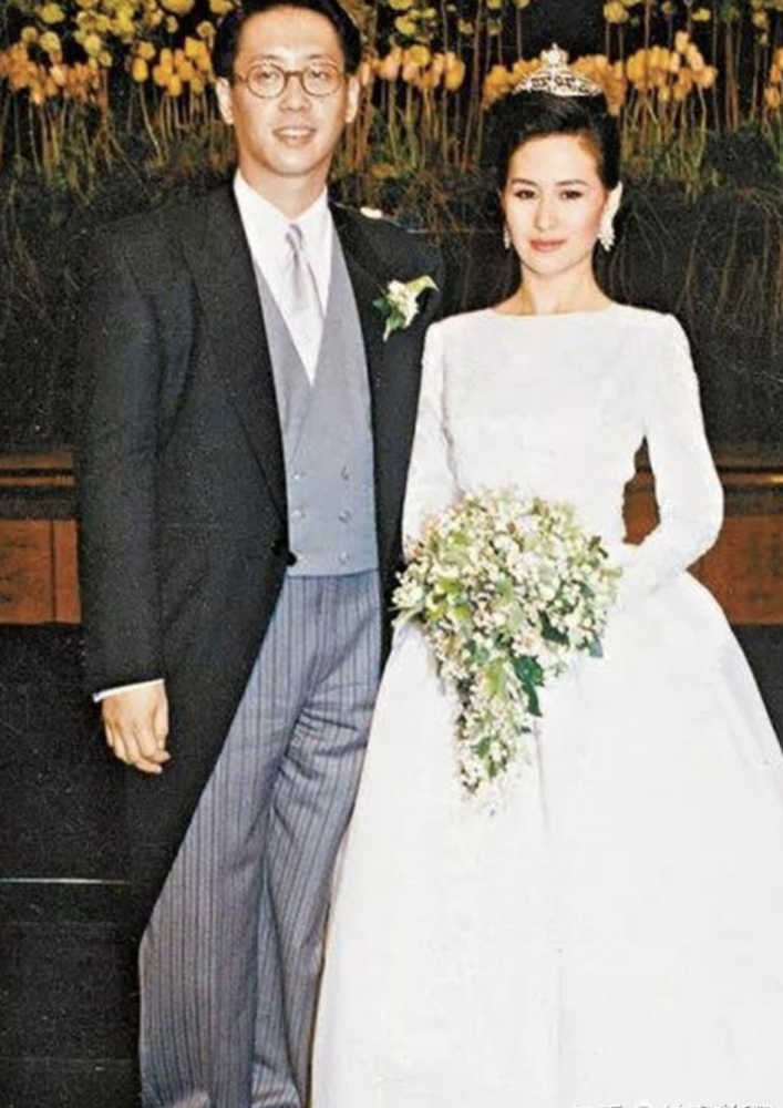 许晋亨|58岁许公子，200万零用钱潇洒养妻小，400亿财产不争不斗全归他