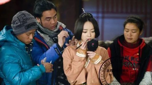 唐嫣|明星和助理什么时候开始也不可说了？