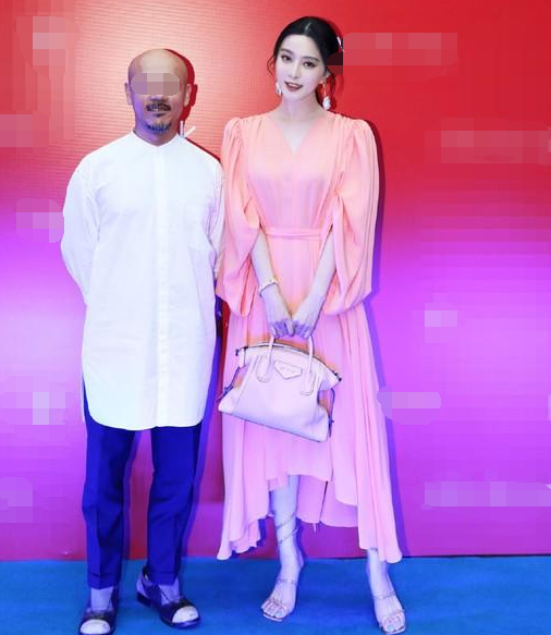 范冰冰|范冰冰穿顶级名牌走红毯，高定制也难挡她憔悴的面容，与人合影更是不自信