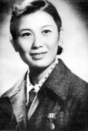 黄梅戏|她让黄梅戏闻名全国，为唱戏多次差点丧命，最终自杀明志还被剖尸