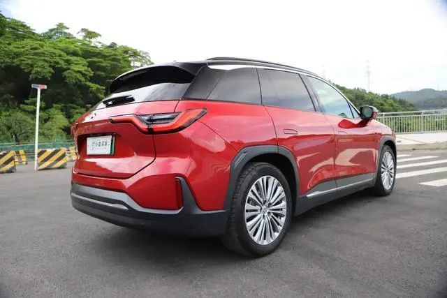 它可能是最懂新能源车主需要什么的品牌 试驾蔚来es6