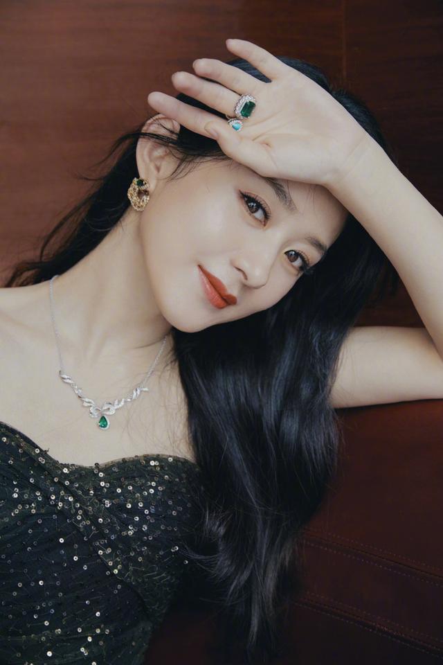 angelababy|baby时尚也遇滑铁卢？同场明星穿超季她穿当季，戒指赵丽颖早戴过