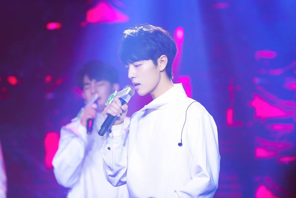 程青松|程青松怒怼粉丝艾特肖战：老前辈对小鲜肉，为什么总缺少气量？