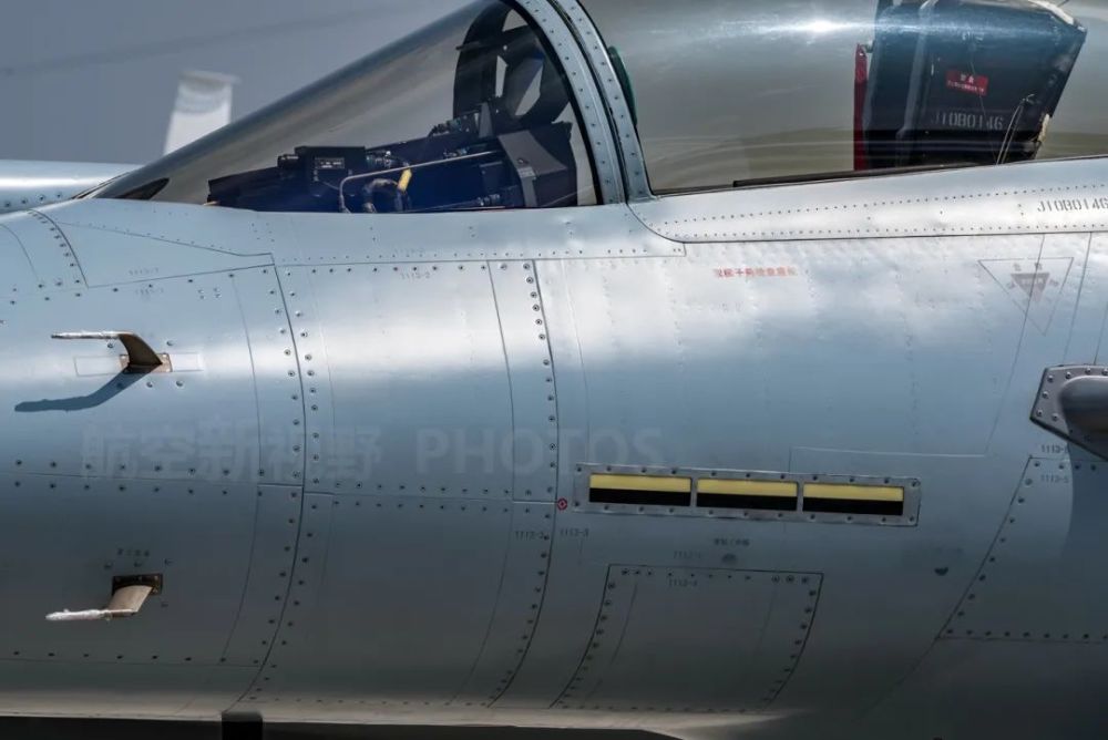 铆钉外露绝非粗制滥造曾经国产明星战斗机空中美男子实至名归