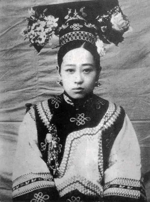 晚清第一美人 黑白照难掩美貌 慈禧照相必带她 最后却孤独终老 龙行天下旅行网移动端