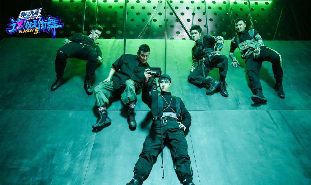 街舞3|《街舞3》霸屏逼退浪姐，张艺兴排第一王一博排第四，引观众不满意