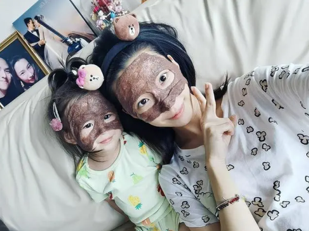何猷启|赌王三房儿子何猷启结婚两年与妻子貌合神离，十指紧扣新女友另筑爱巢