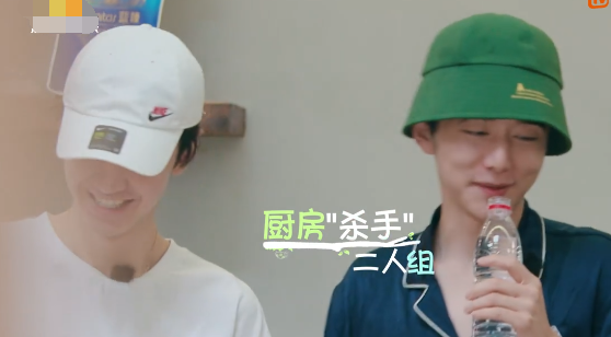 郑爽|郑爽带娃录综艺，玩手机被批不敬业，节目组帮忙挽尊却闹出笑话